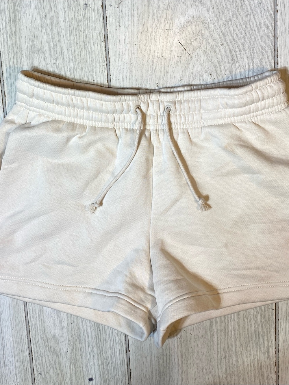 Nike Sportswear Club Fleece Women's Mid-Rise Shorts Cream Small NWOT!